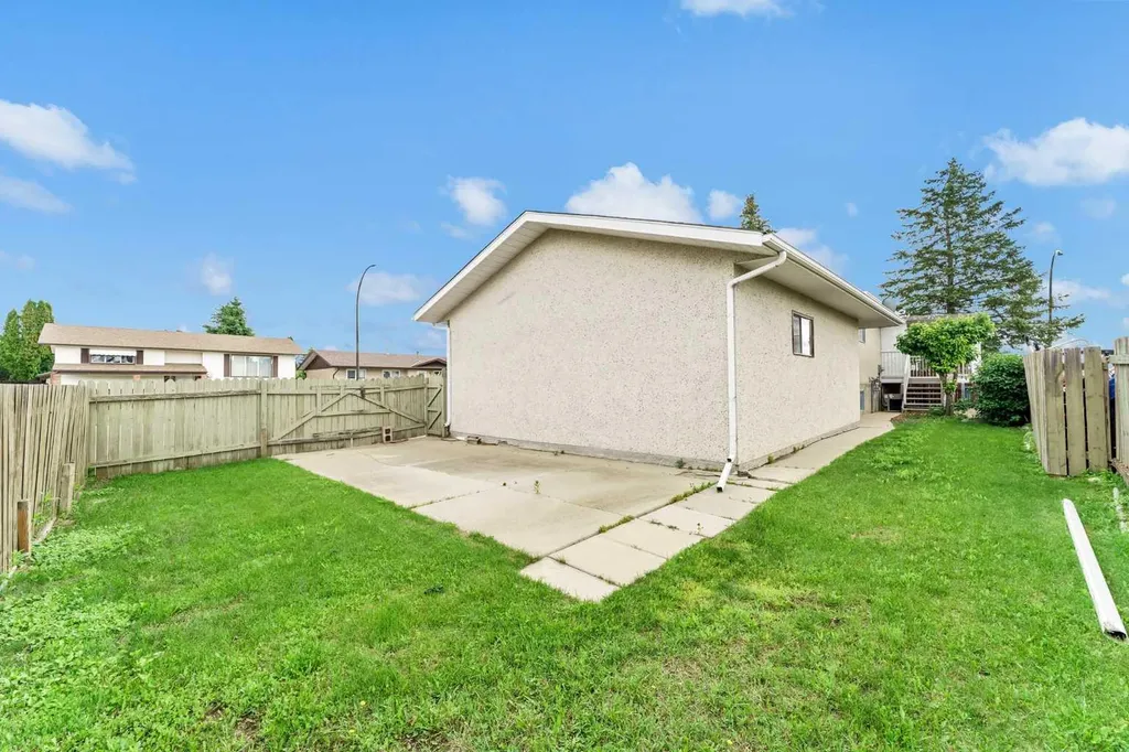 13 Rossland Place SE Medicine Hat AB T1B 1Z8