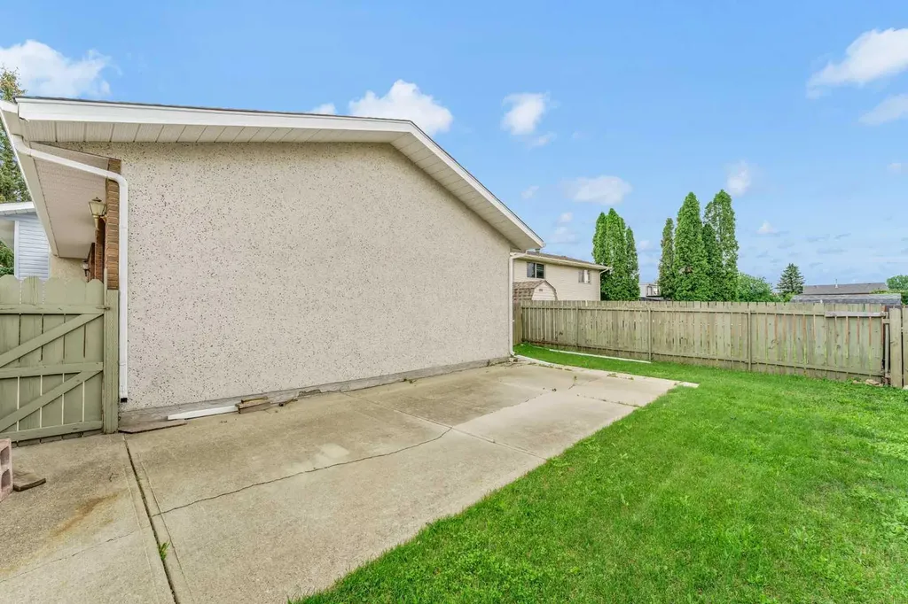 13 Rossland Place SE Medicine Hat AB T1B 1Z8