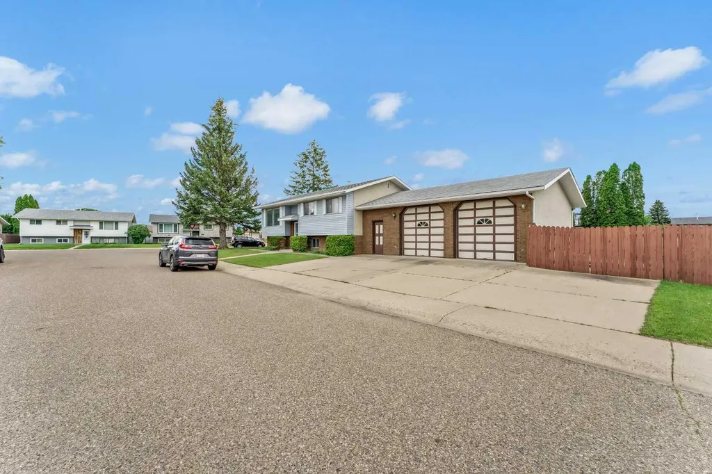 13 Rossland Place SE Medicine Hat AB T1B 1Z8