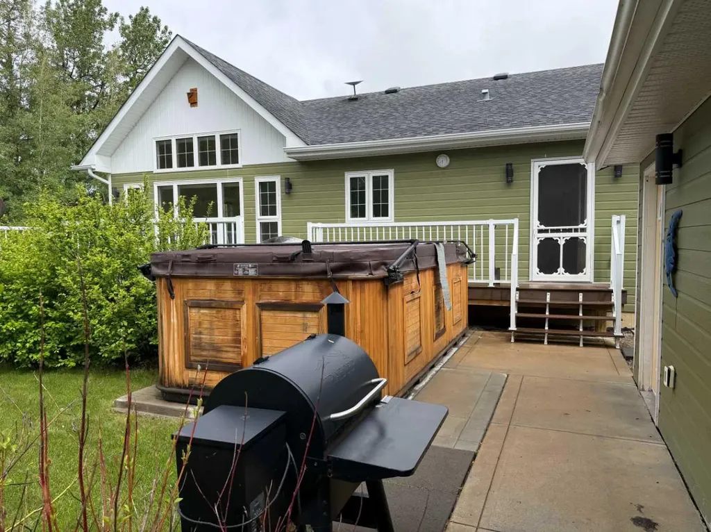 5709 57 Avenue Rocky Mountain House AB T4T1A2