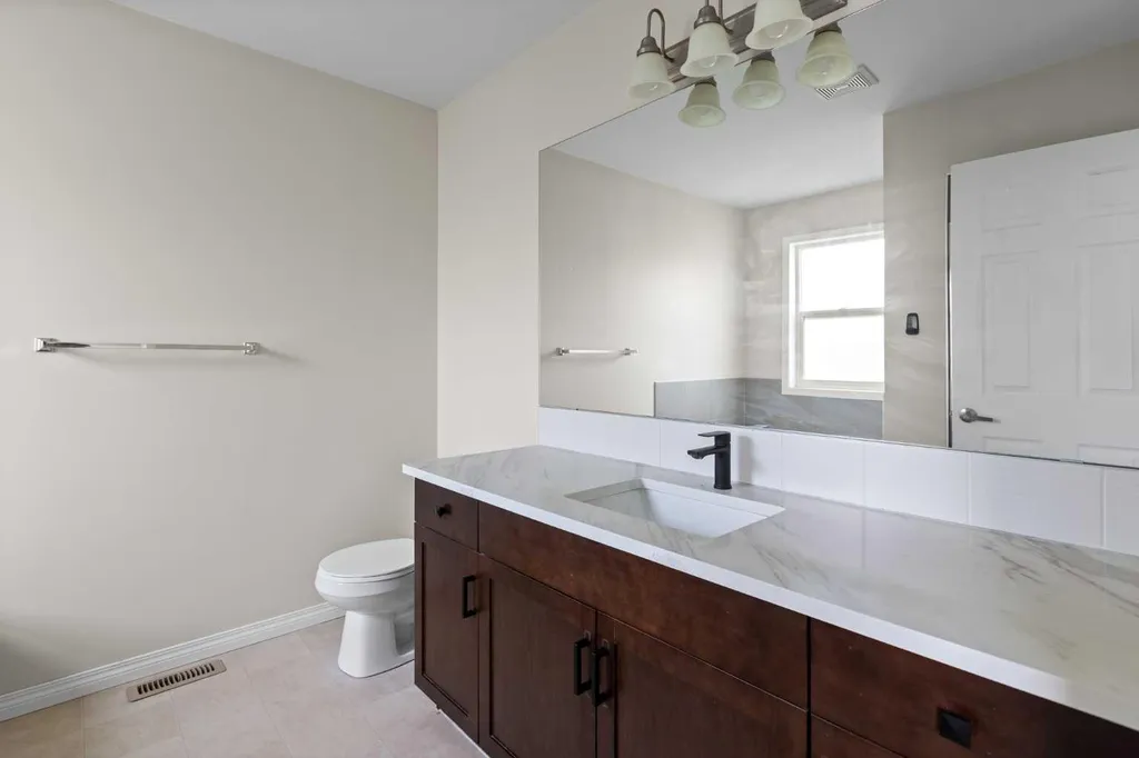 137 Windridge Road SW Airdrie AB T4B 2R4