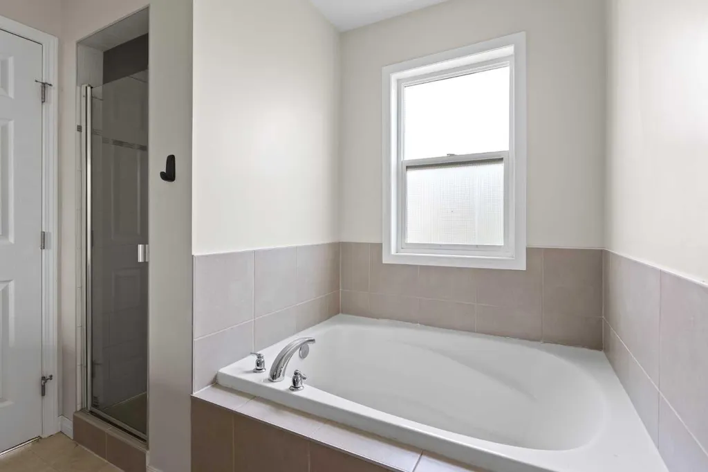 137 Windridge Road SW Airdrie AB T4B 2R4