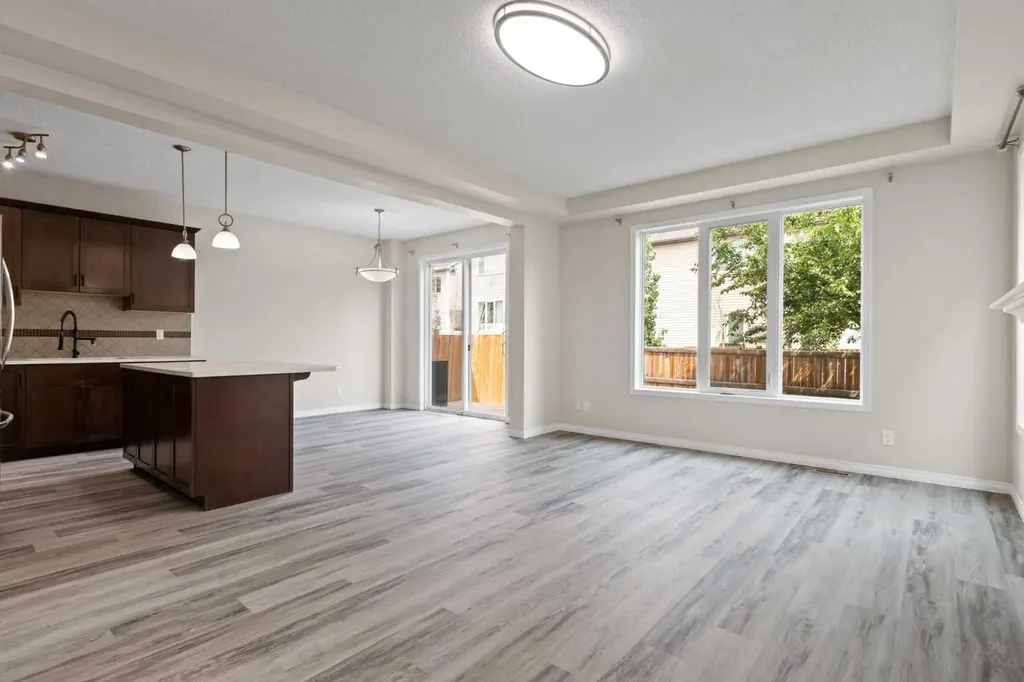 137 Windridge Road SW Airdrie AB T4B 2R4