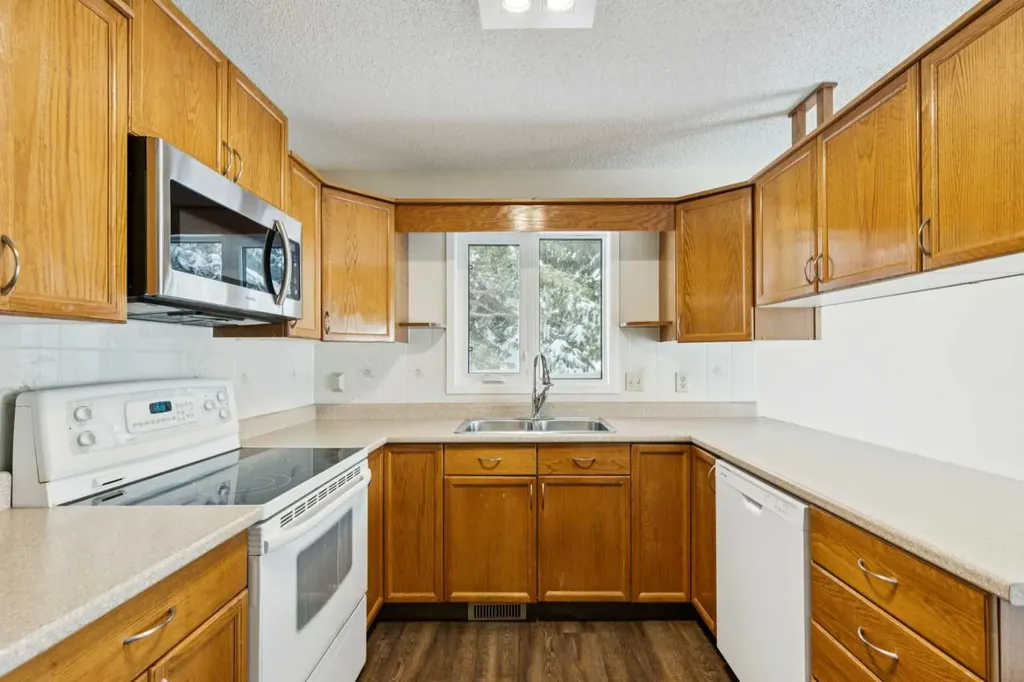 43 Macewan Park Heights NW Calgary AB T3K 3W6