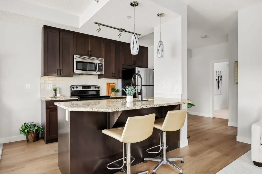 108 25 Avenue SW Calgary AB T2S 0K9