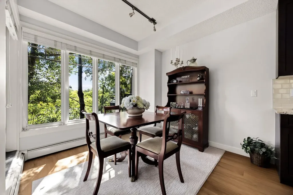108 25 Avenue SW Calgary AB T2S 0K9
