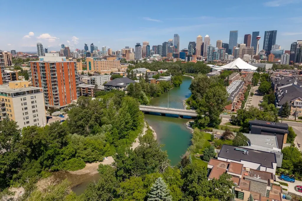 108 25 Avenue SW Calgary AB T2S 0K9