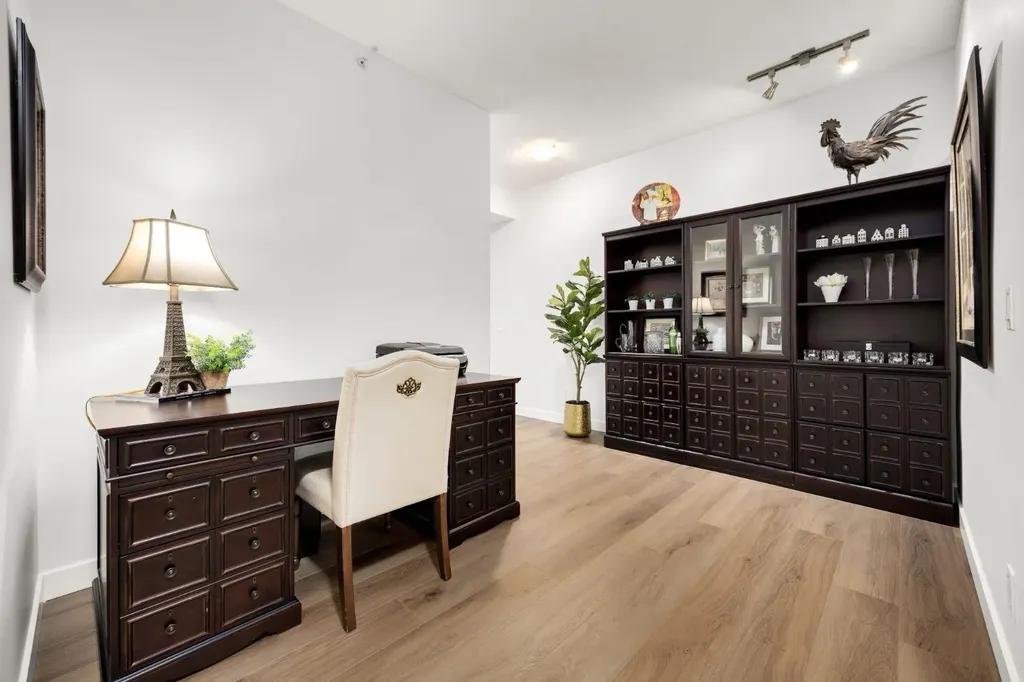 108 25 Avenue SW Calgary AB T2S 0K9