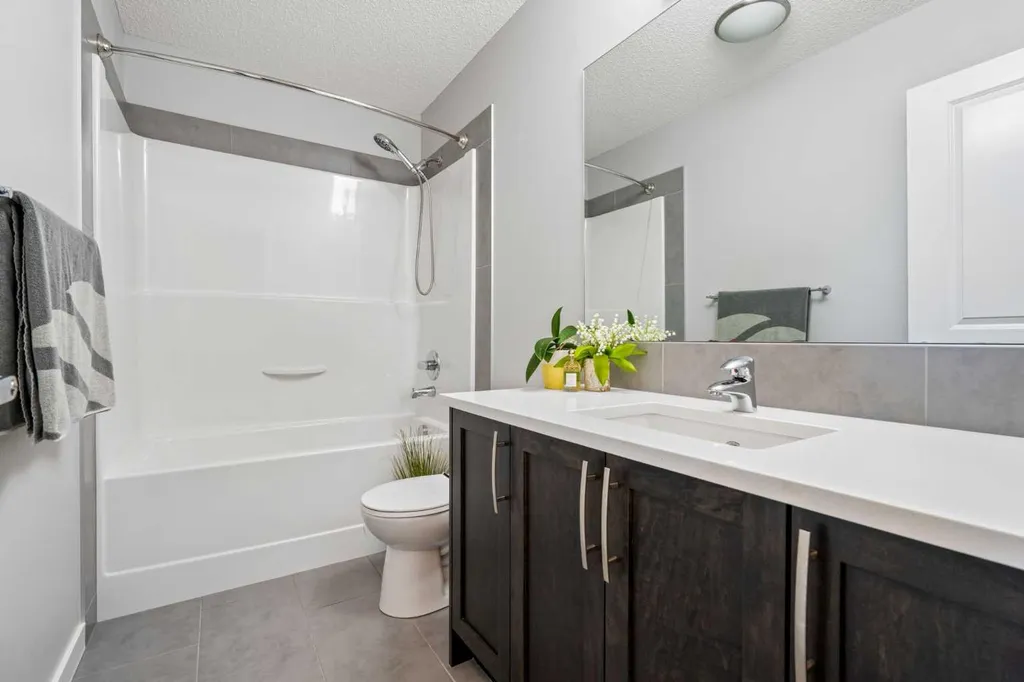549 Hillcrest Road SW Airdrie AB T4B4H6