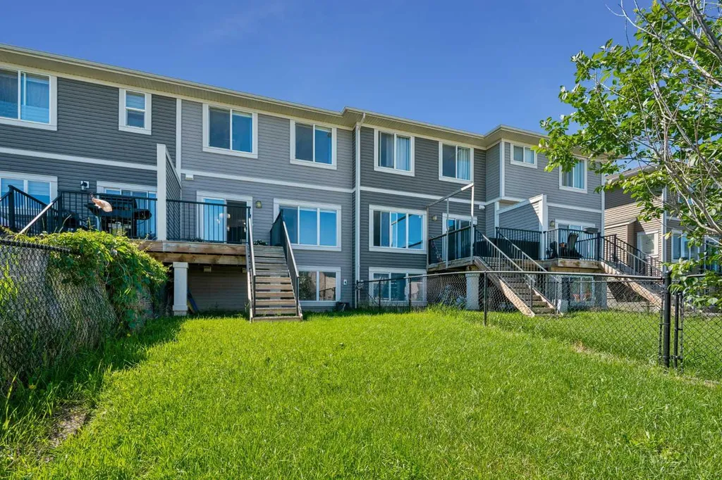 549 Hillcrest Road SW Airdrie AB T4B4H6