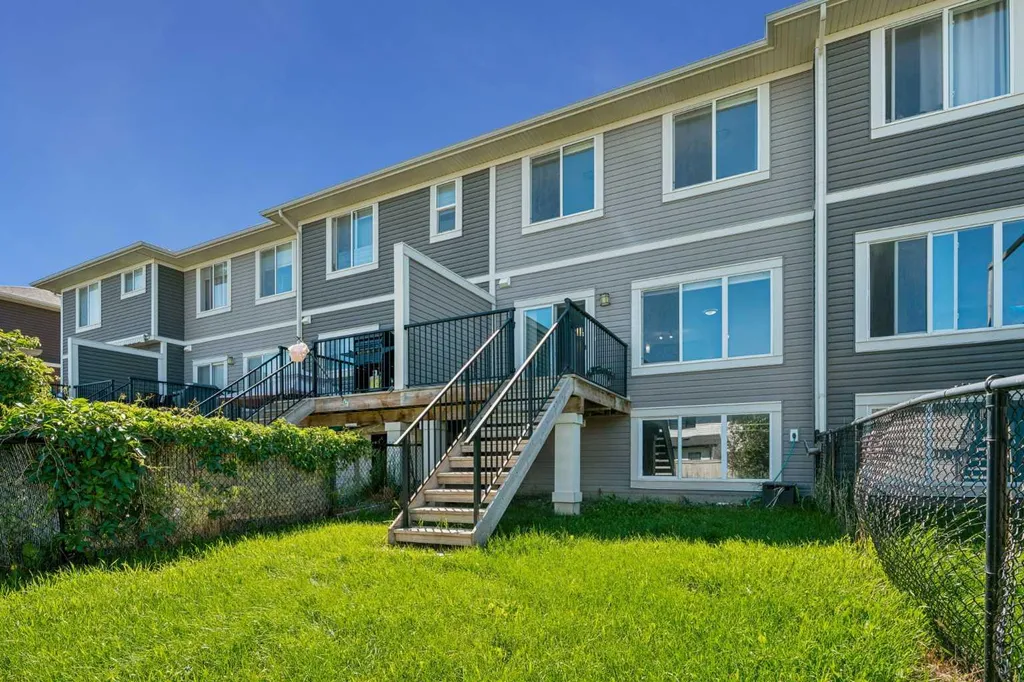 549 Hillcrest Road SW Airdrie AB T4B4H6