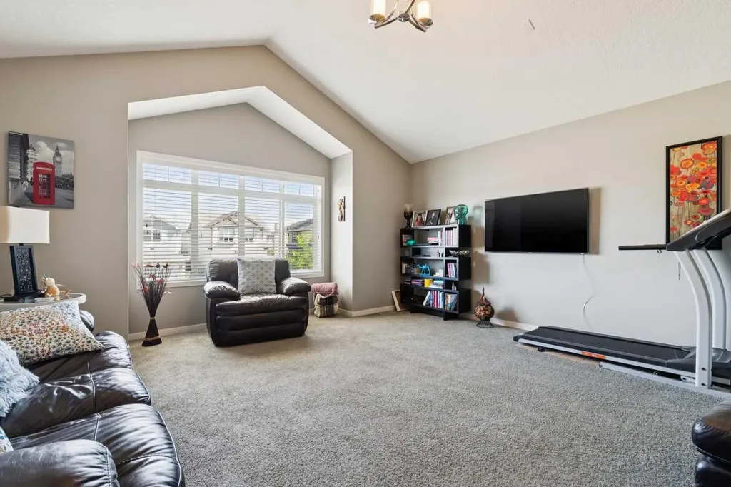 768 New Brighton Drive SE Calgary AB T2Z0Z8