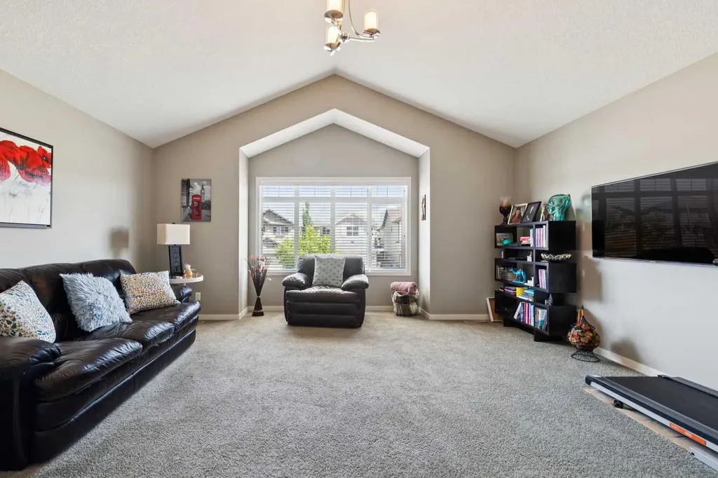 768 New Brighton Drive SE Calgary AB T2Z0Z8