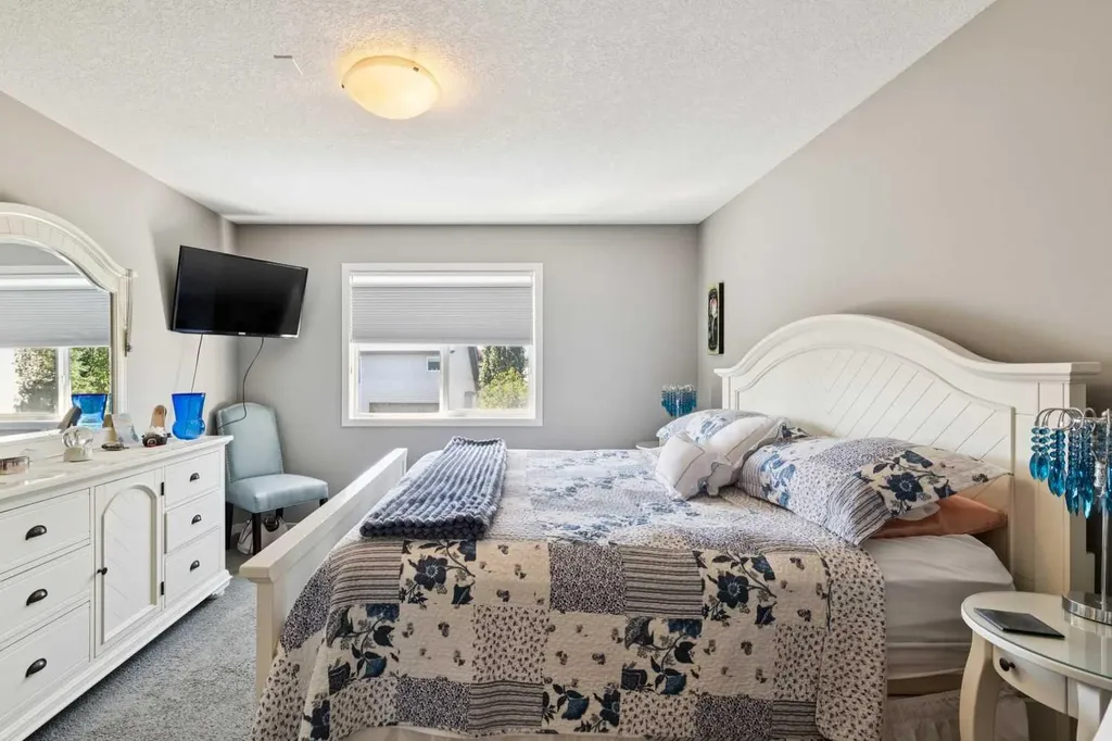 768 New Brighton Drive SE Calgary AB T2Z0Z8