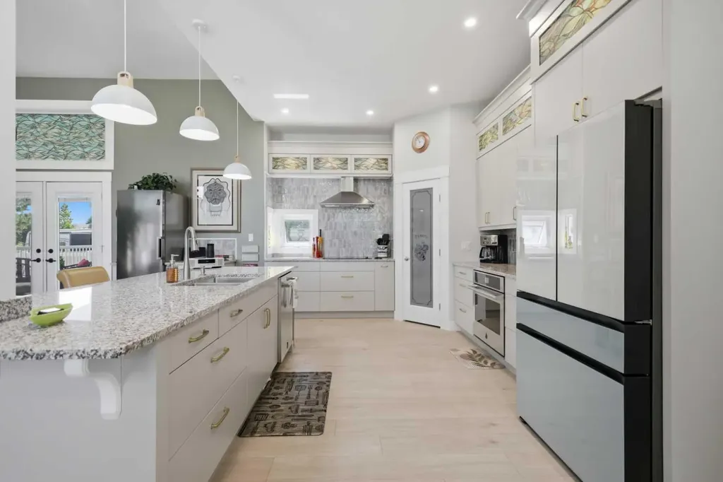 6001 47 Street Innisfail AB T4G1L3