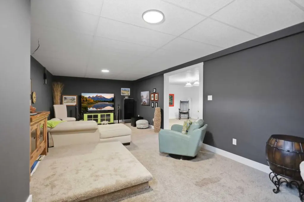 6001 47 Street Innisfail AB T4G1L3