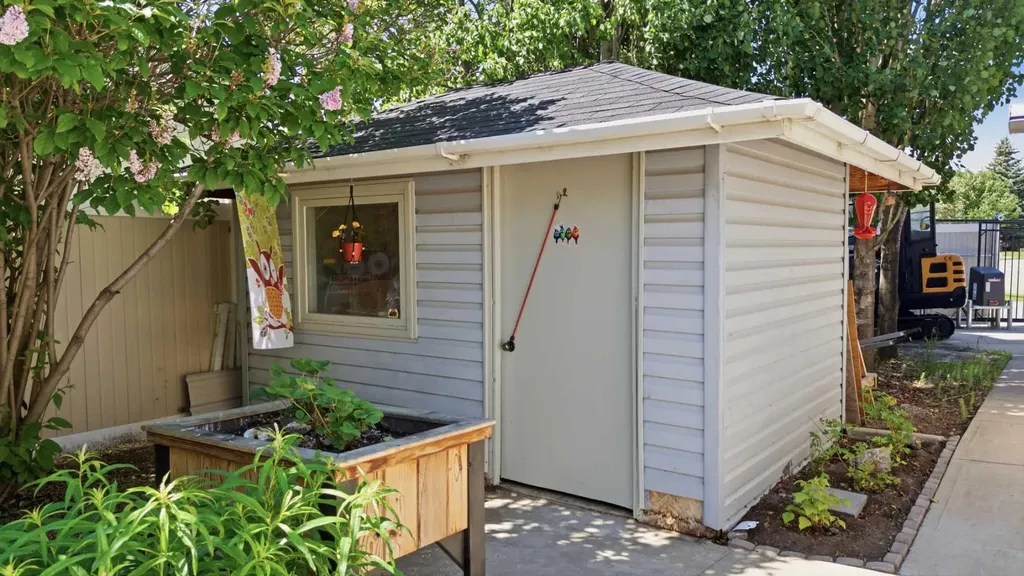 6001 47 Street Innisfail AB T4G1L3