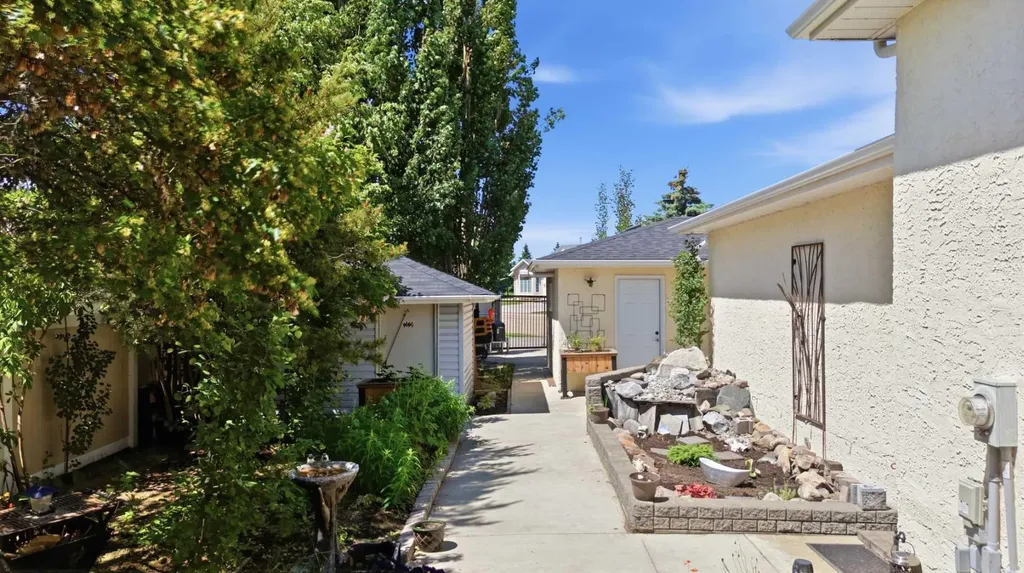 6001 47 Street Innisfail AB T4G1L3