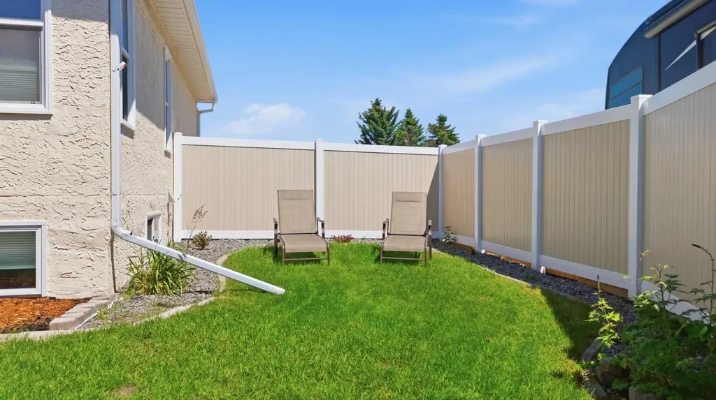6001 47 Street Innisfail AB T4G1L3