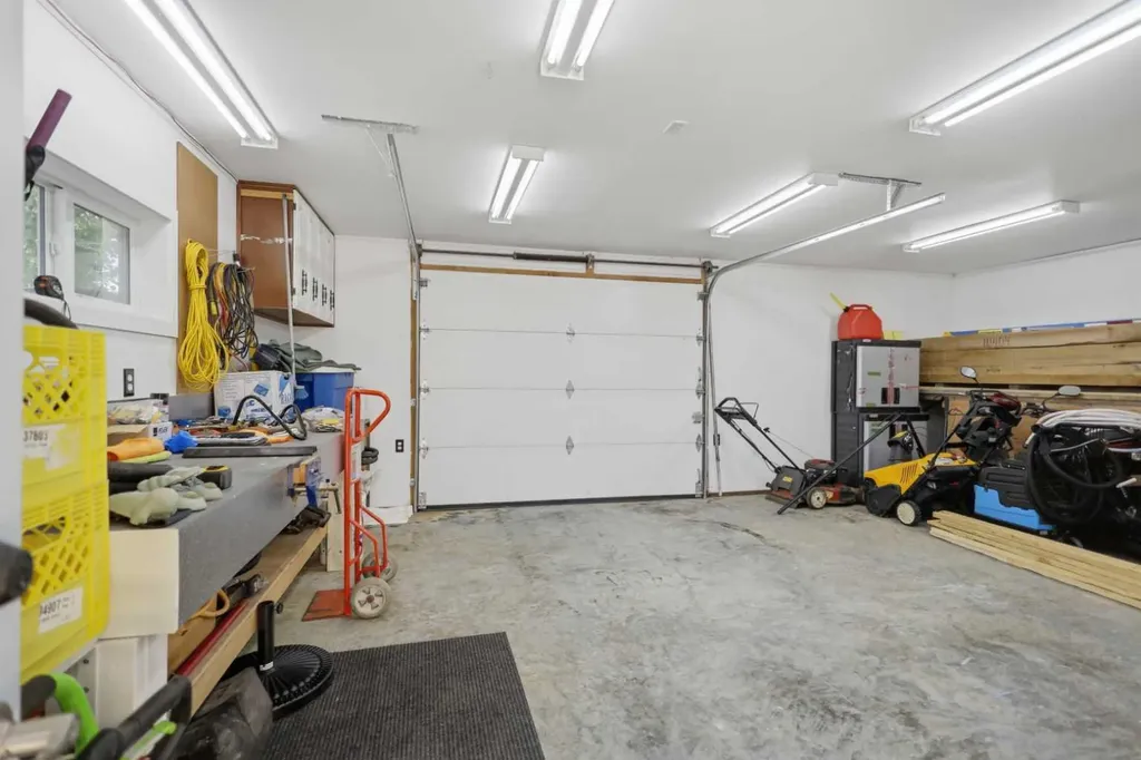 6001 47 Street Innisfail AB T4G1L3