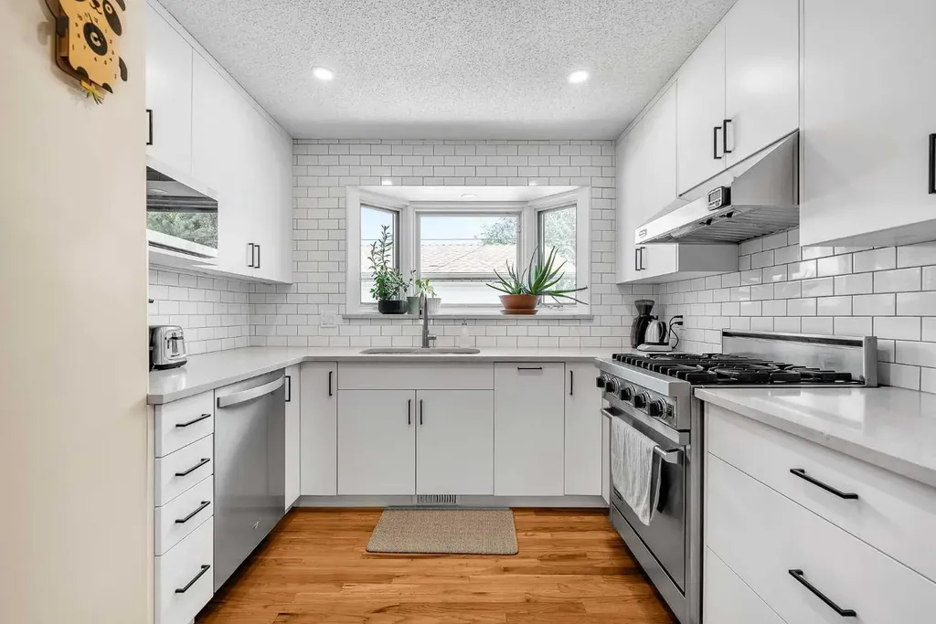 474 78 Avenue NE Calgary AB T2K 4Z9
