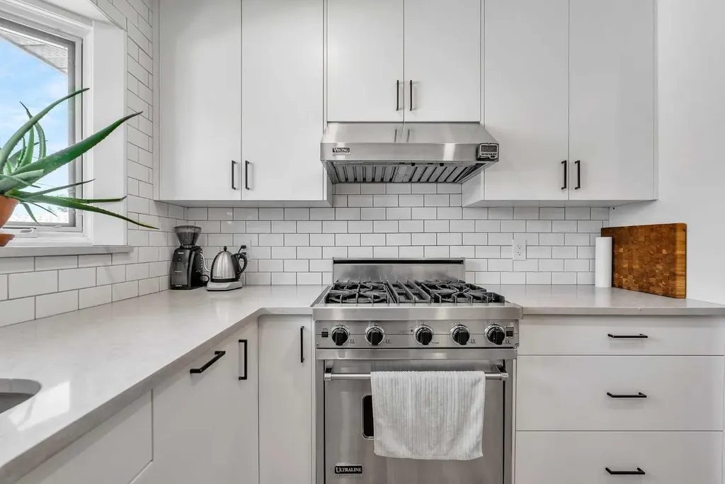 474 78 Avenue NE Calgary AB T2K 4Z9