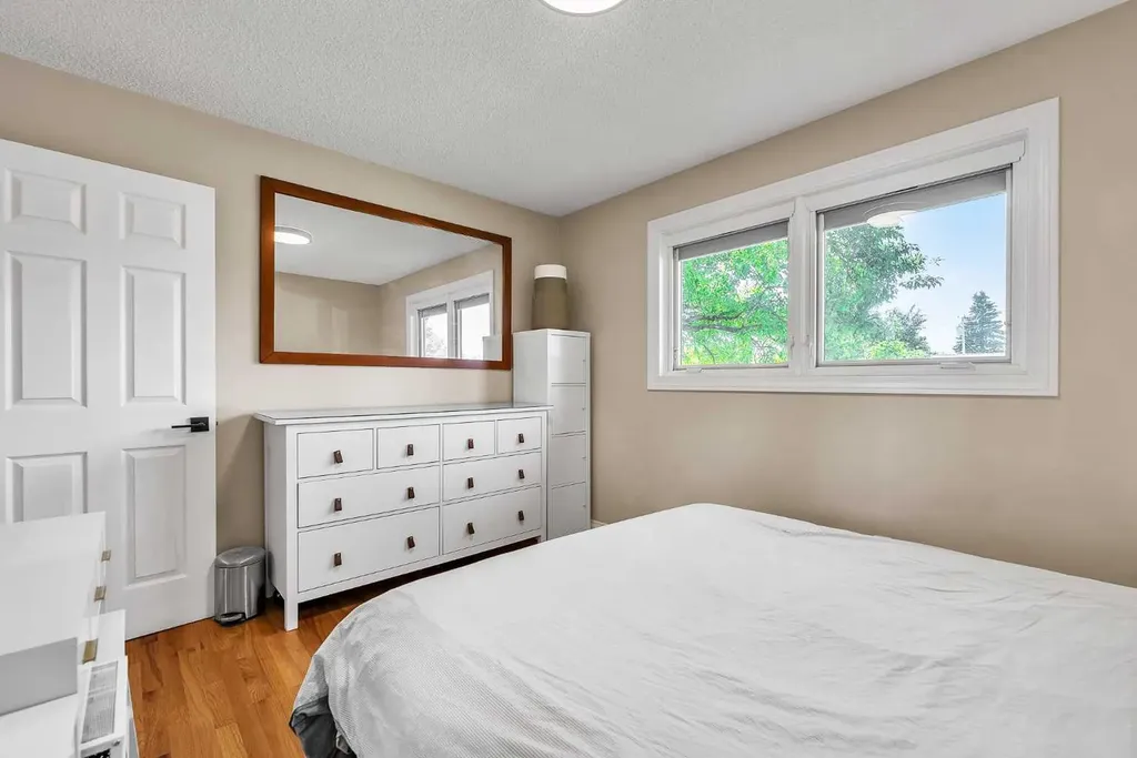 474 78 Avenue NE Calgary AB T2K 4Z9
