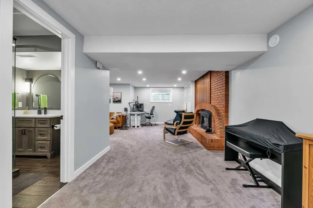 474 78 Avenue NE Calgary AB T2K 4Z9