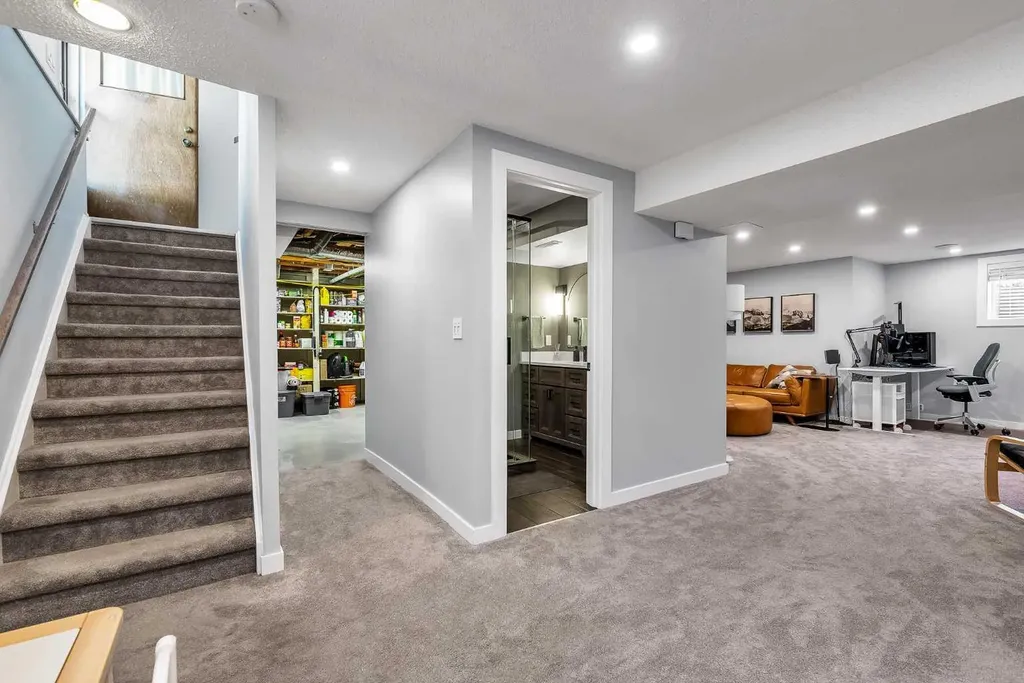 474 78 Avenue NE Calgary AB T2K 4Z9