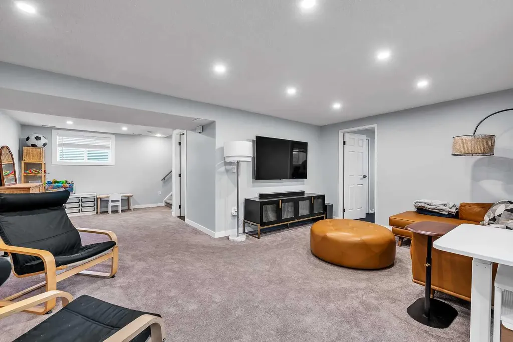 474 78 Avenue NE Calgary AB T2K 4Z9