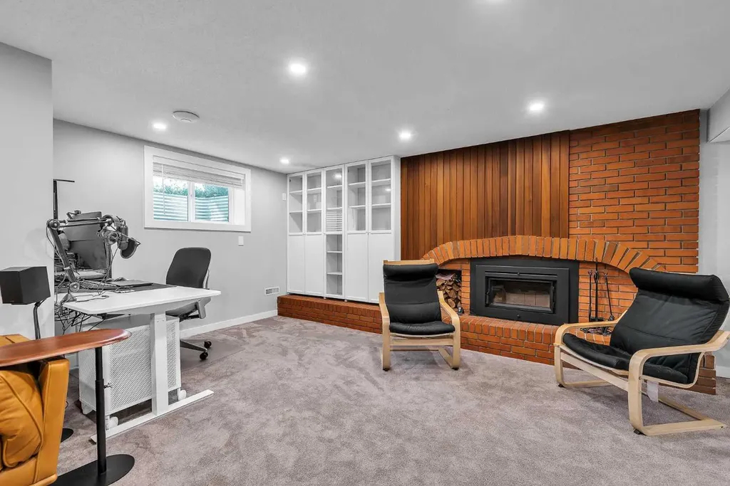 474 78 Avenue NE Calgary AB T2K 4Z9