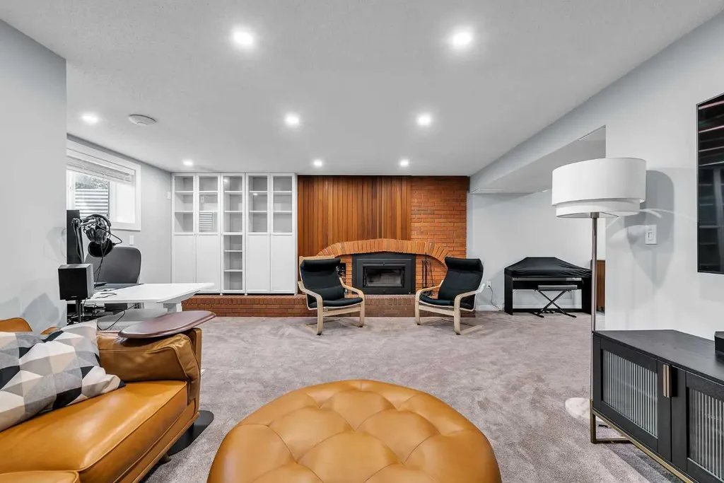 474 78 Avenue NE Calgary AB T2K 4Z9
