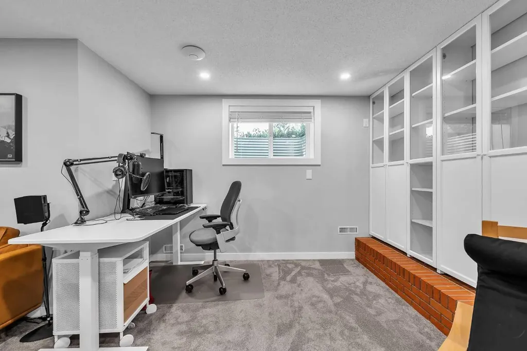 474 78 Avenue NE Calgary AB T2K 4Z9