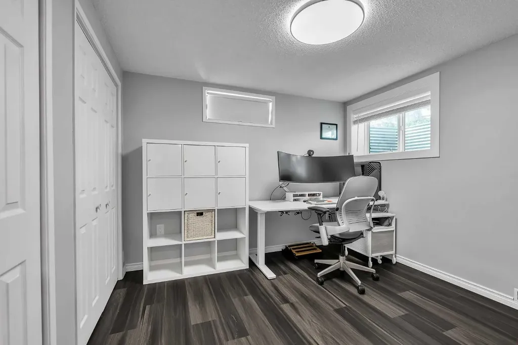 474 78 Avenue NE Calgary AB T2K 4Z9