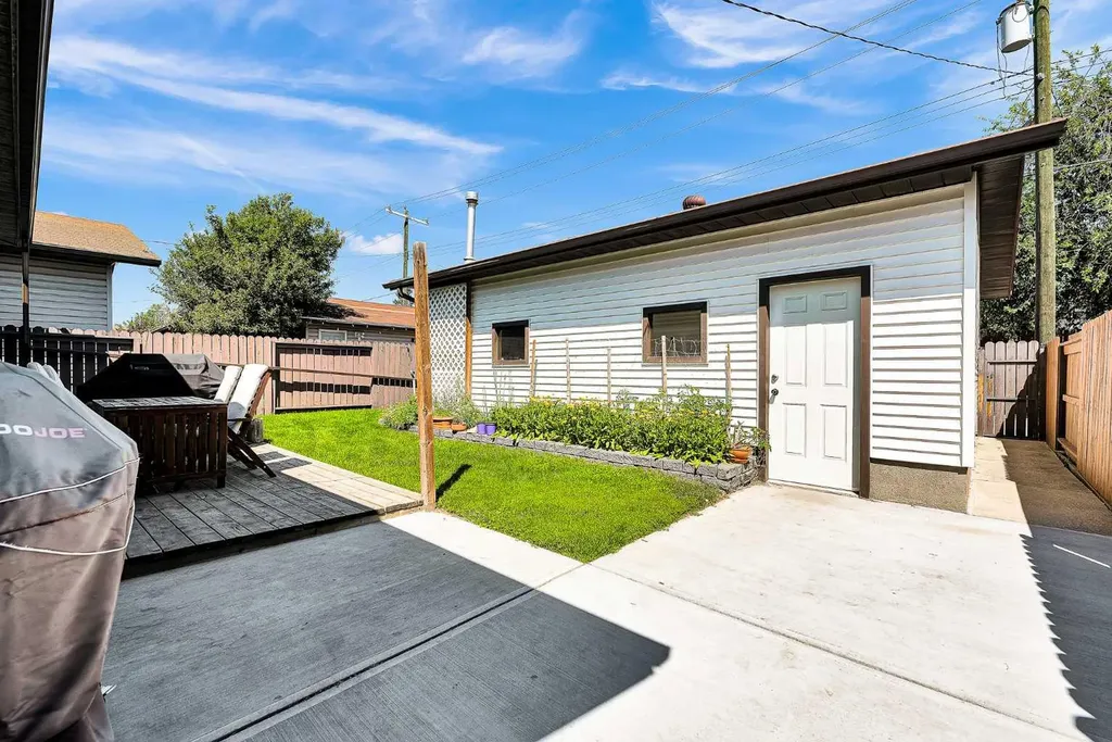 474 78 Avenue NE Calgary AB T2K 4Z9