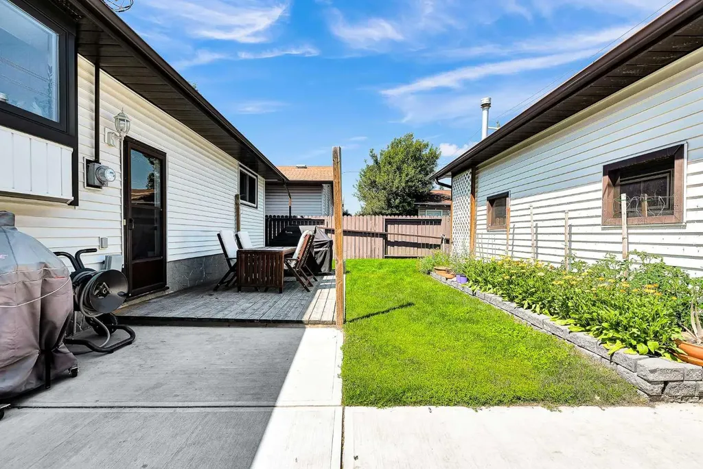474 78 Avenue NE Calgary AB T2K 4Z9