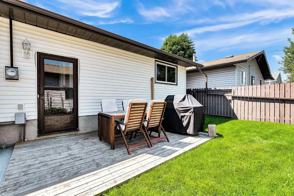 474 78 Avenue NE Calgary AB T2K 4Z9