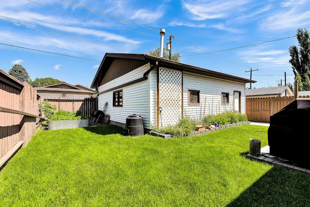 474 78 Avenue NE Calgary AB T2K 4Z9