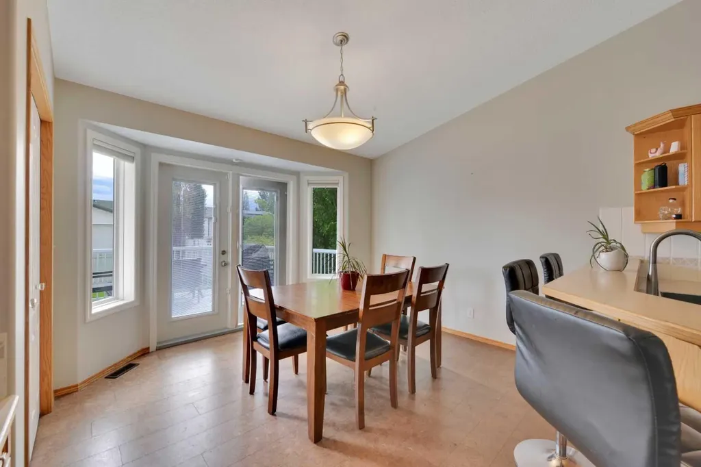 7 Logan Close Red Deer AB T4R 2N6