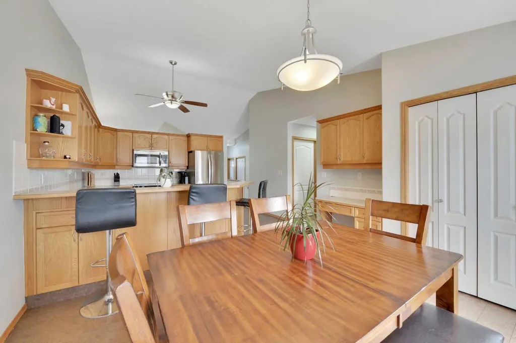 7 Logan Close Red Deer AB T4R 2N6