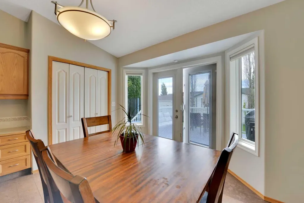 7 Logan Close Red Deer AB T4R 2N6