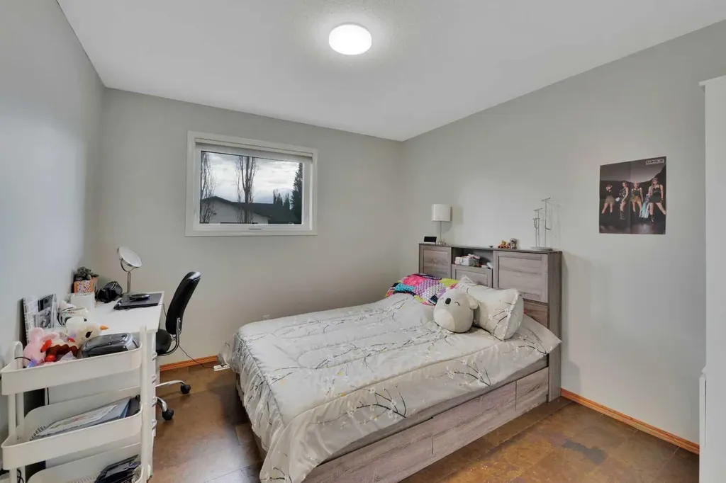 7 Logan Close Red Deer AB T4R 2N6