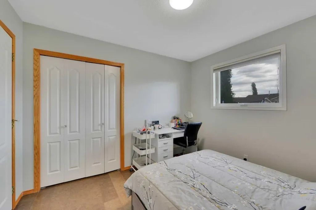7 Logan Close Red Deer AB T4R 2N6