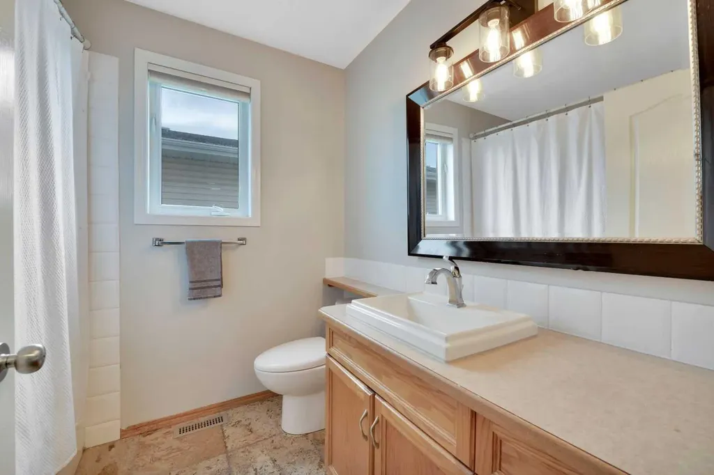 7 Logan Close Red Deer AB T4R 2N6