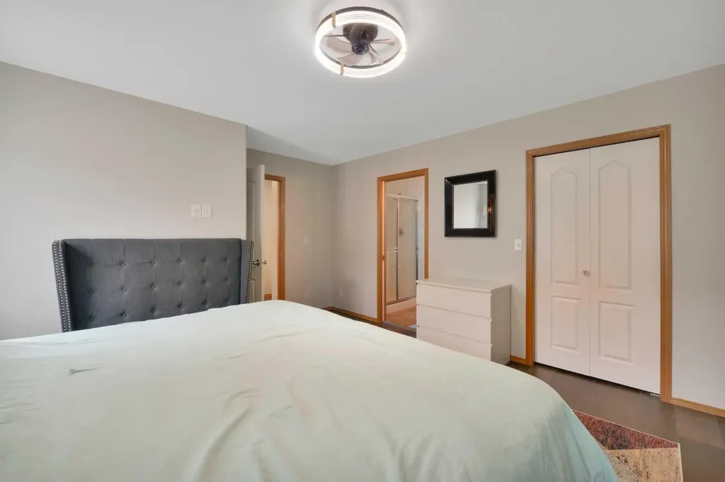 7 Logan Close Red Deer AB T4R 2N6