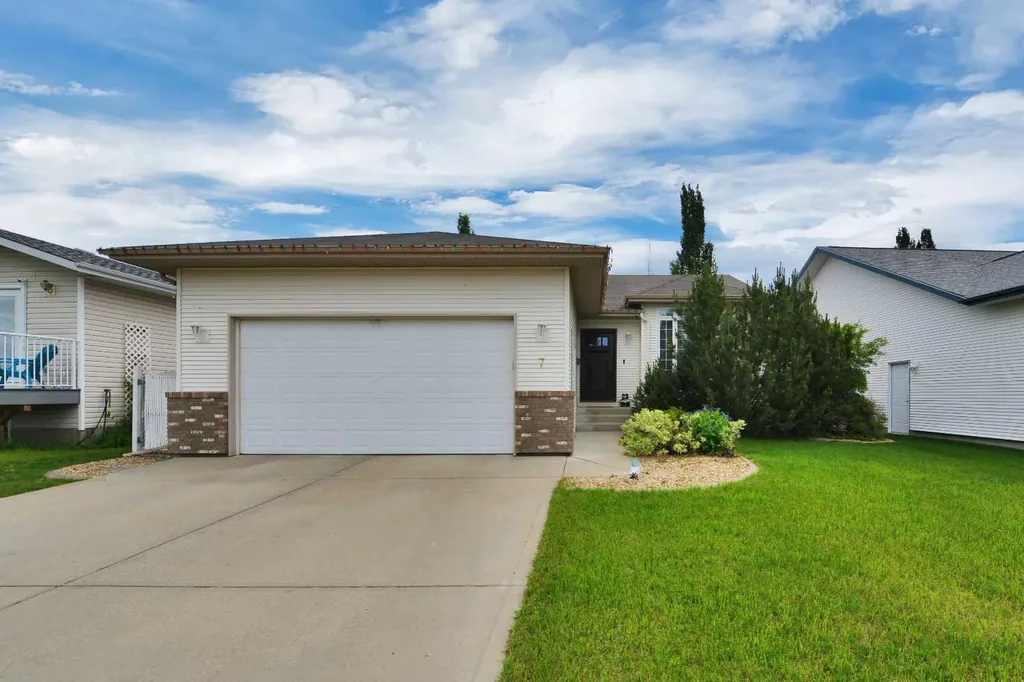 7 Logan Close Red Deer AB T4R 2N6