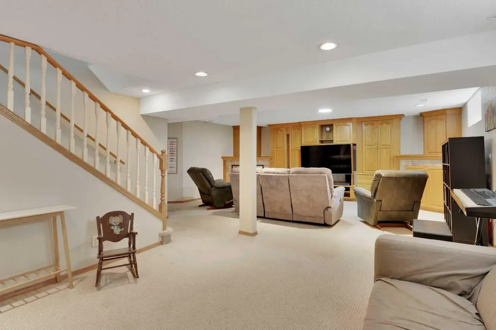 7 Logan Close Red Deer AB T4R 2N6