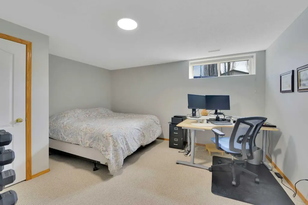 7 Logan Close Red Deer AB T4R 2N6
