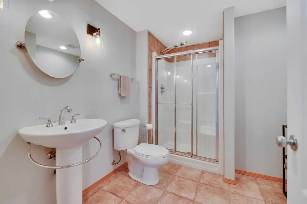 7 Logan Close Red Deer AB T4R 2N6