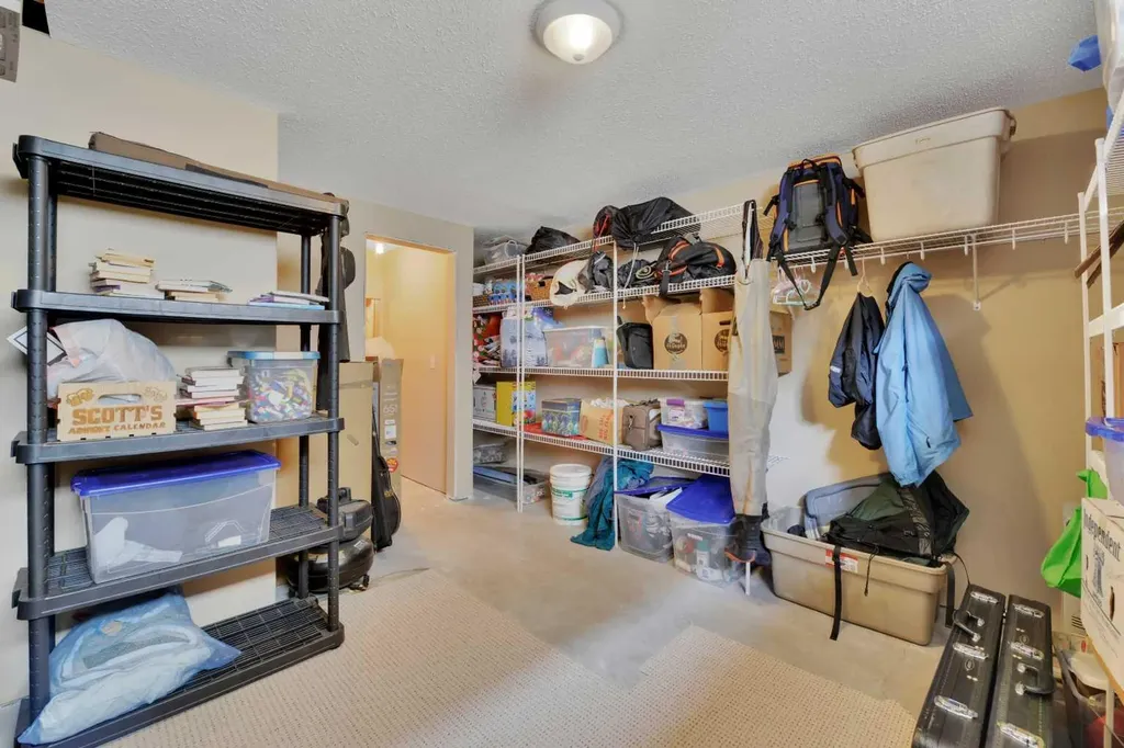 7 Logan Close Red Deer AB T4R 2N6